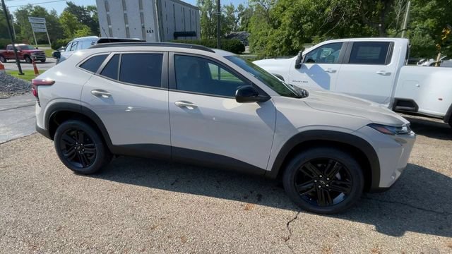 New 2026 Chevrolet Trax ACTIV w/ Sunroof Package FWD image 3
