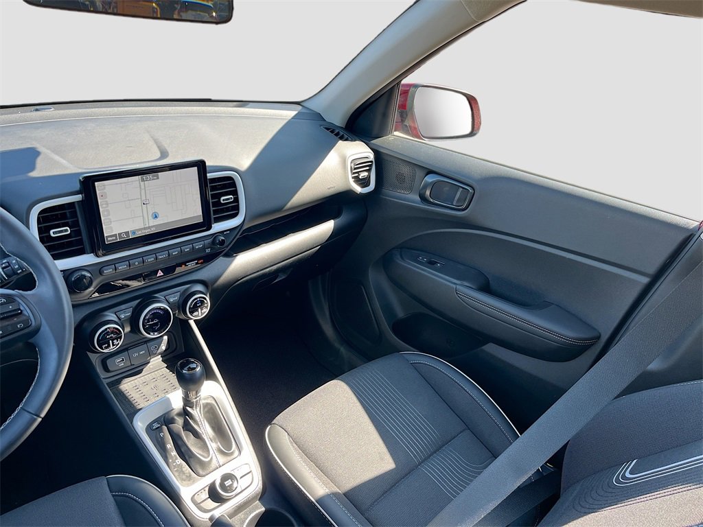 Used 2024 Hyundai Venue Limited image 24