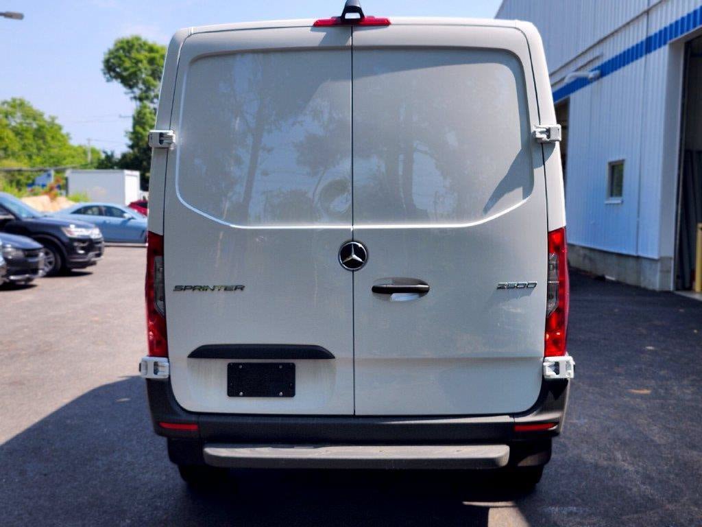 Used 2025 Mercedes-Benz Sprinter 2500 image 4
