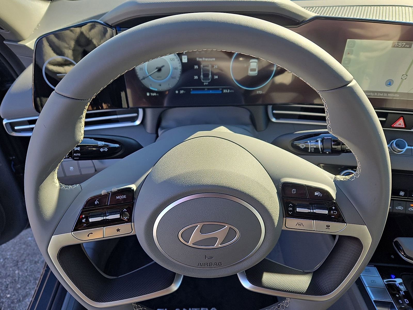 Used 2025 Hyundai Elantra SEL image 22