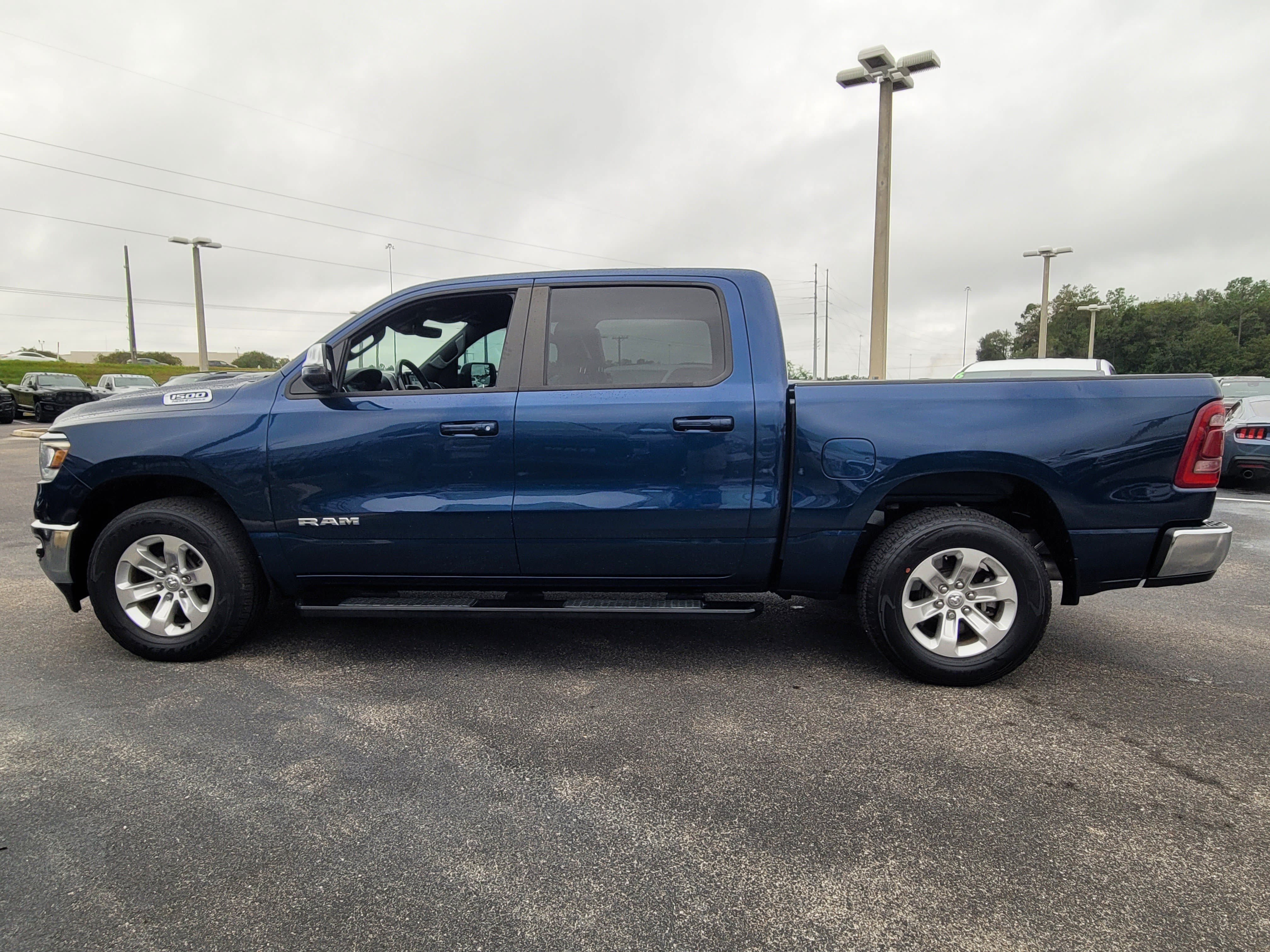 Used 2023 RAM 1500 Laramie AWD/4WD image 7