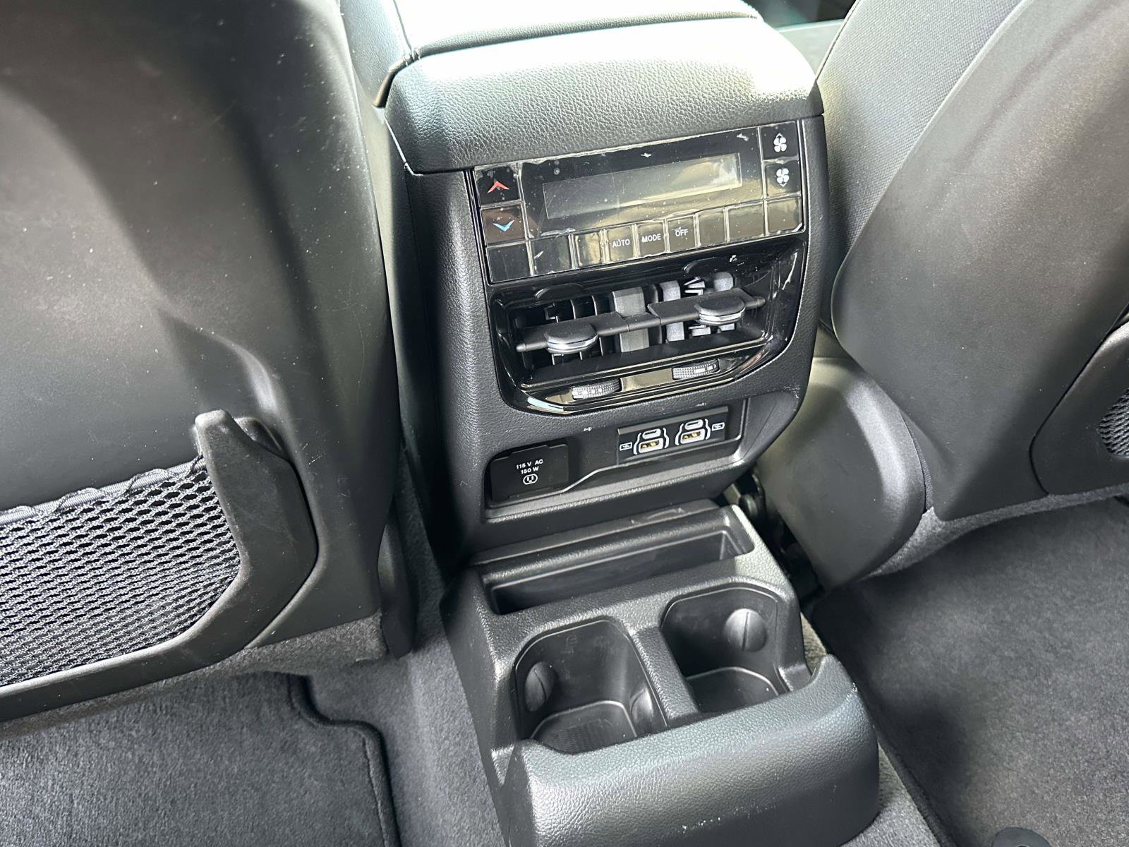 Used 2023 Jeep Grand Cherokee L Laredo image 12