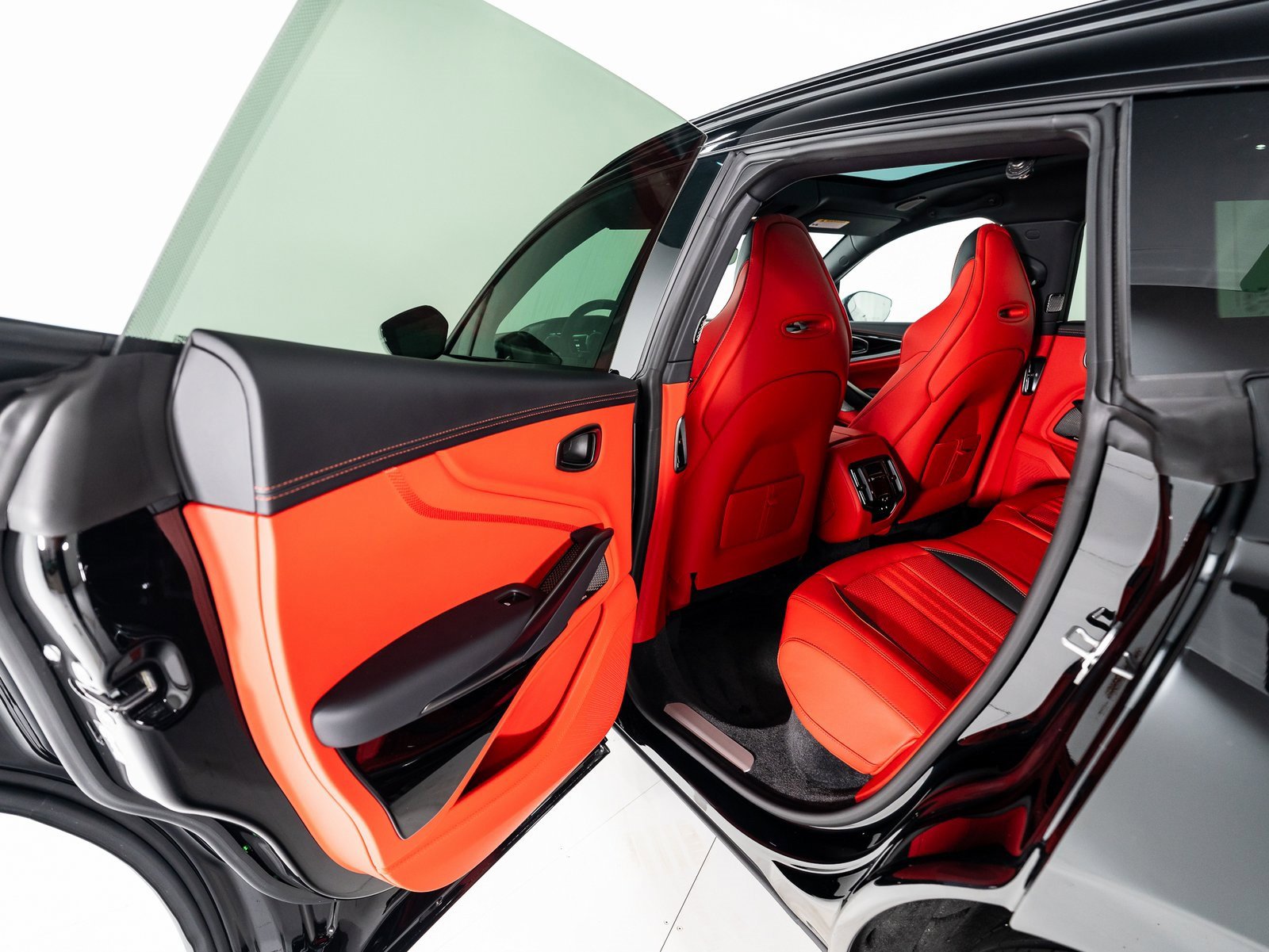 Used 2025 Aston Martin DBX 707 image 20