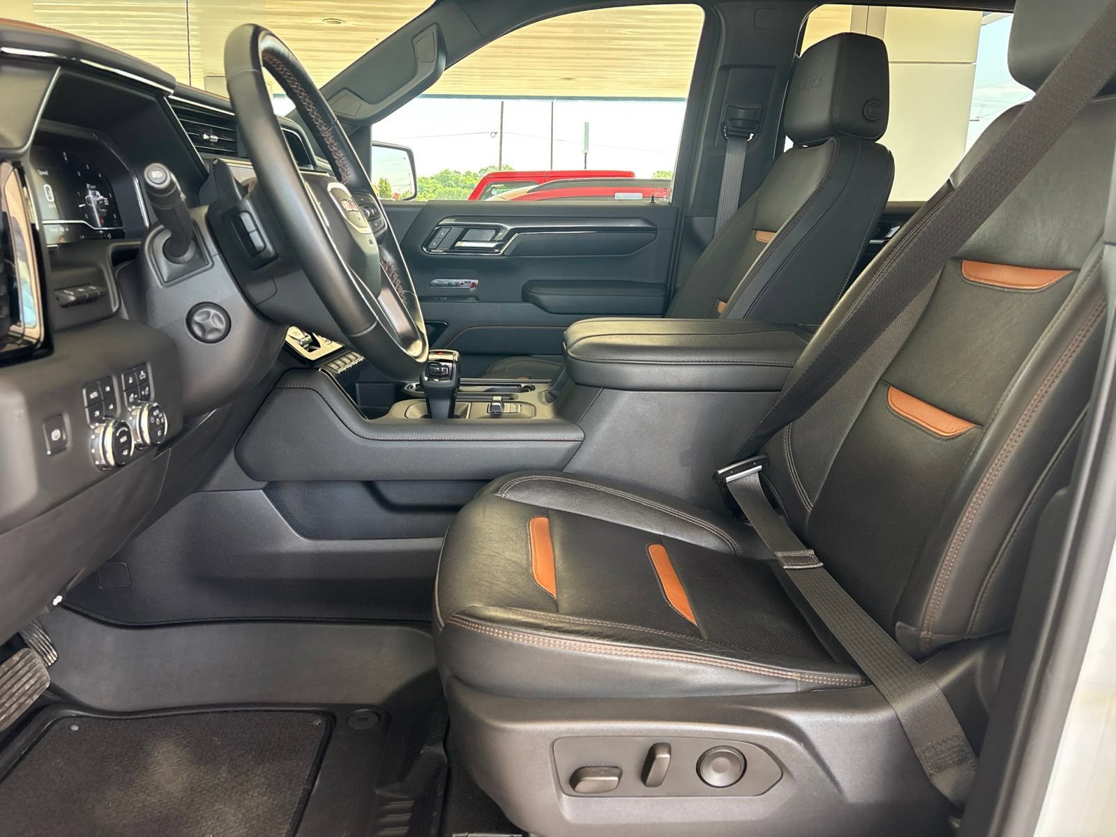 Used 2024 GMC Sierra 1500 AT4 w/ Technology Package AWD/4WD image 16