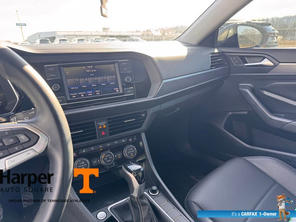 Used 2023 Volkswagen Jetta SE w/ Panoramic Sunroof Package image 16