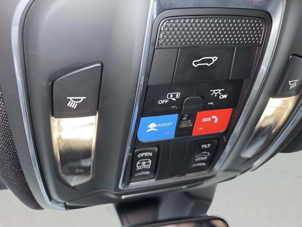 Used 2024 Jeep Grand Cherokee Laredo X w/ Luxury Tech Group I image 19