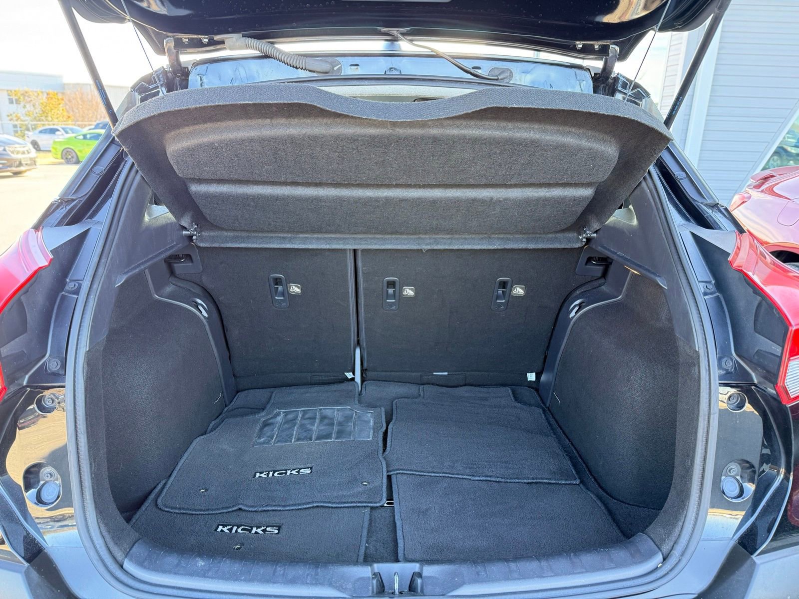 Used 2020 Nissan Kicks SV image 21