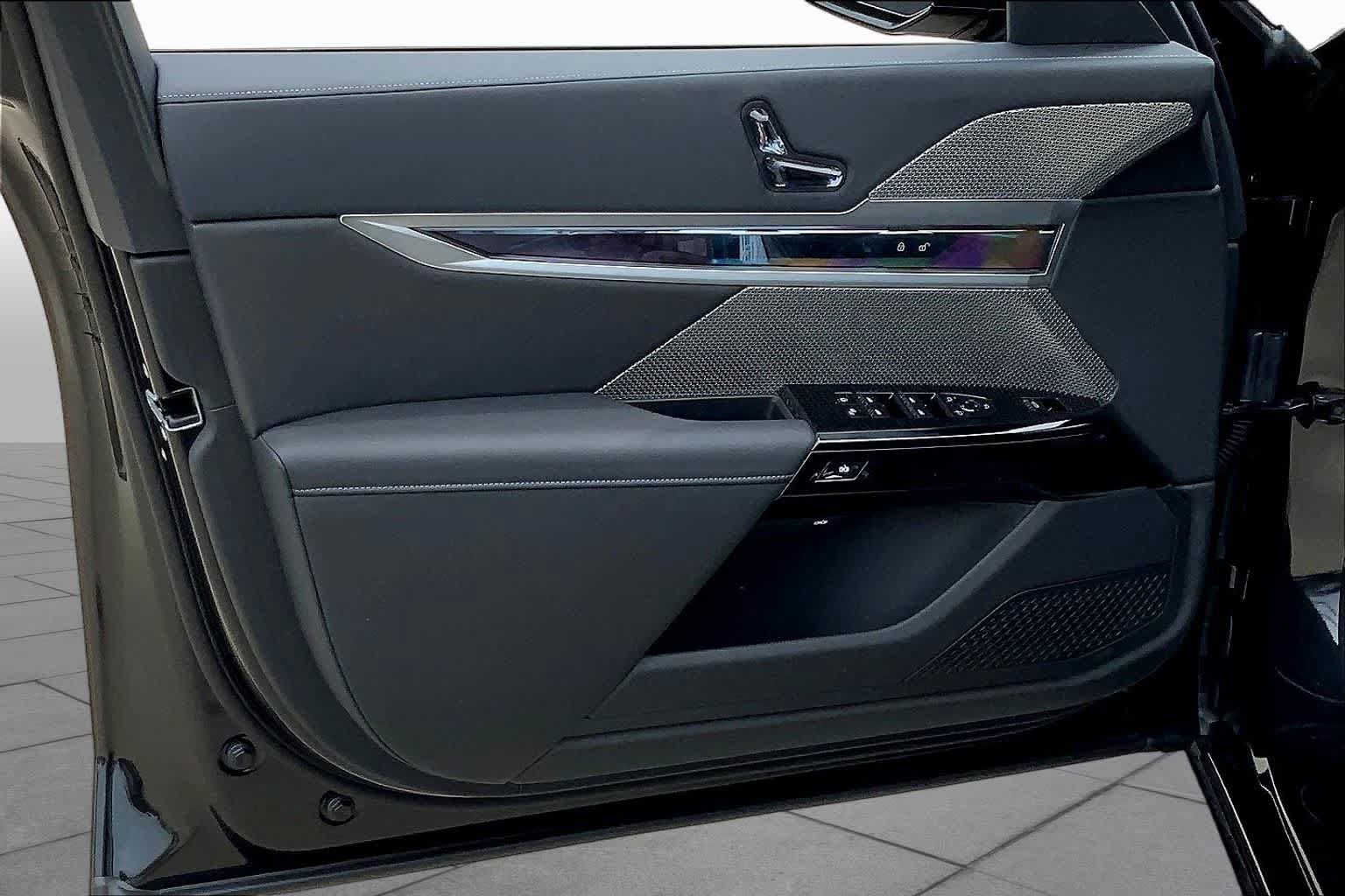 New 2025 BMW 760i xDrive AWD/4WD image 10
