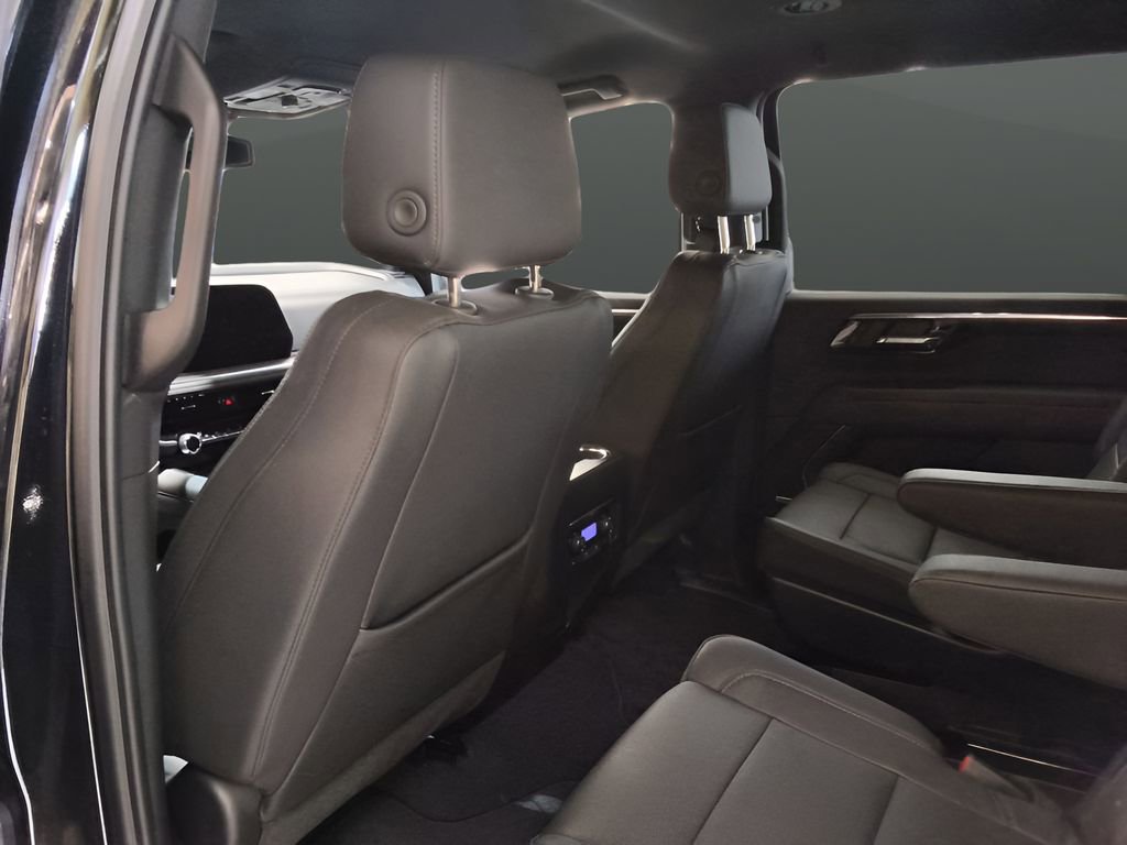 Used 2026 Chevrolet Suburban Z71 w/ Comfort Package image 34