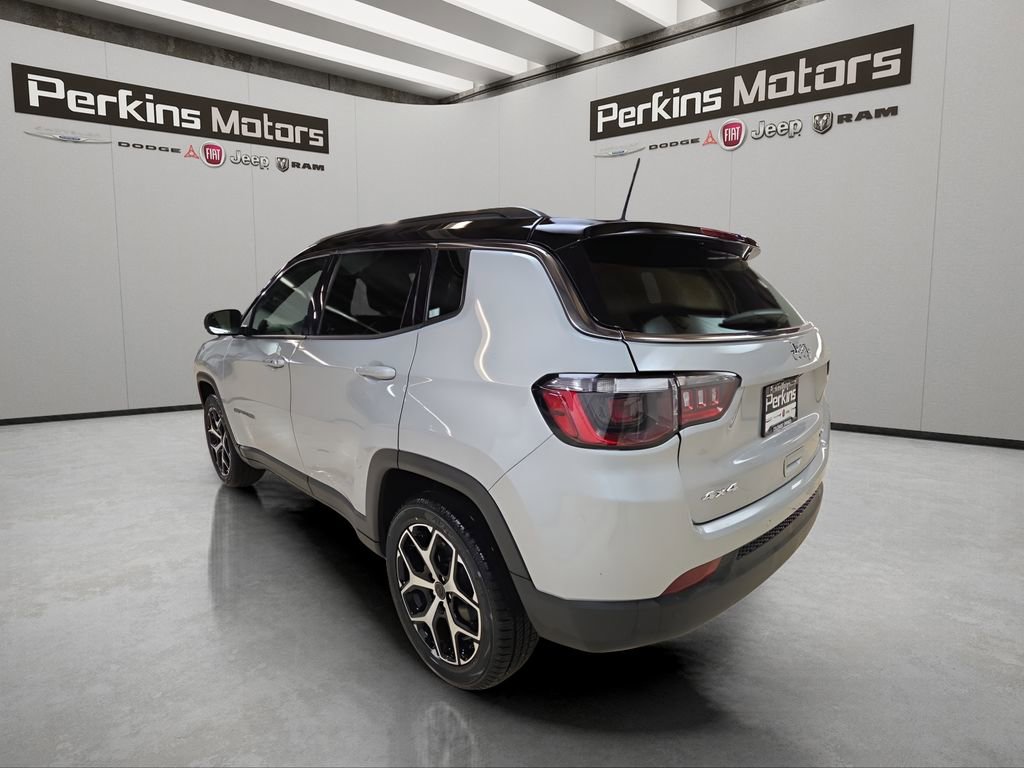 Used 2025 Jeep Compass Limited image 3