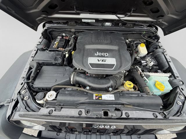 Used 2014 Jeep Wrangler Unlimited Sport w/ Connectivity Group AWD/4WD image 11