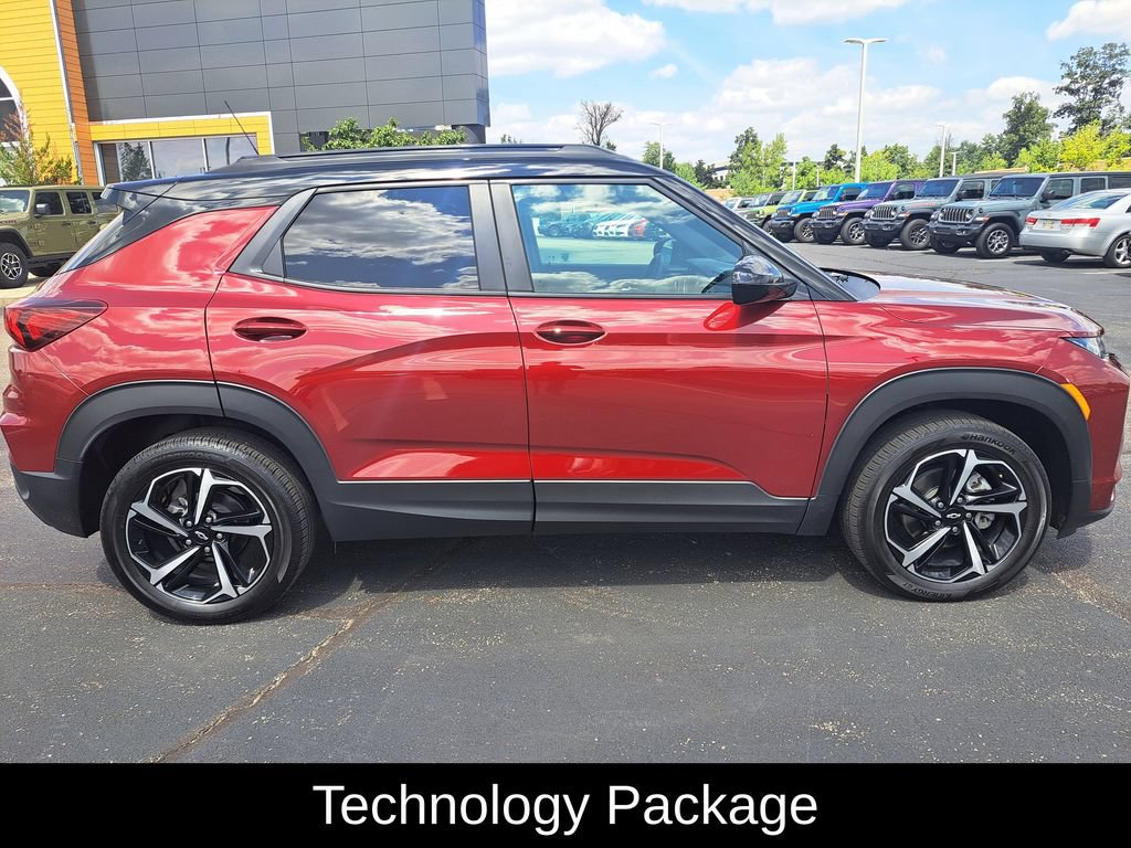 Used 2023 Chevrolet TrailBlazer RS w/ Sun and Liftgate Package AWD/4WD image 2