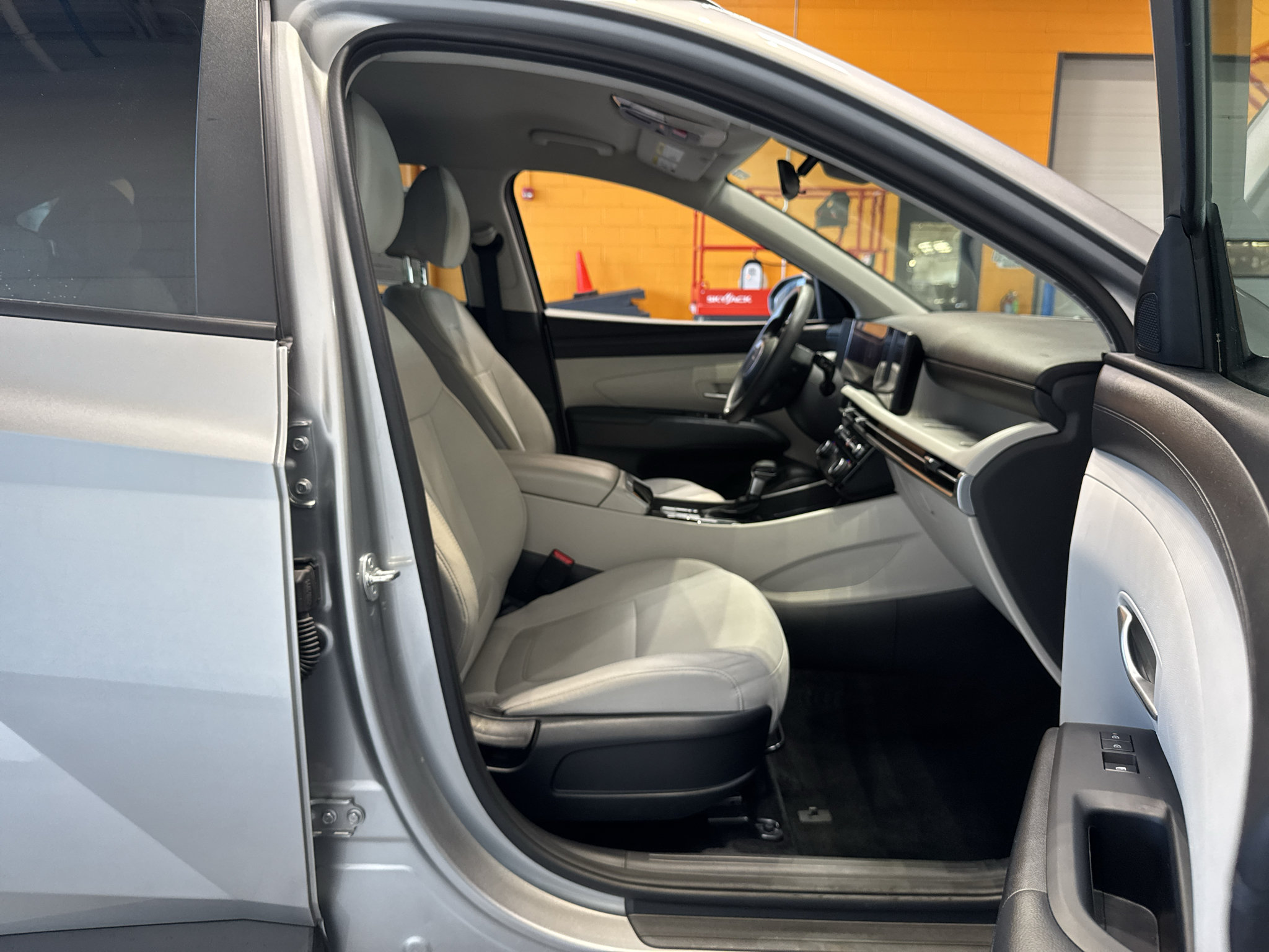 Used 2025 Hyundai Tucson SEL FWD image 18