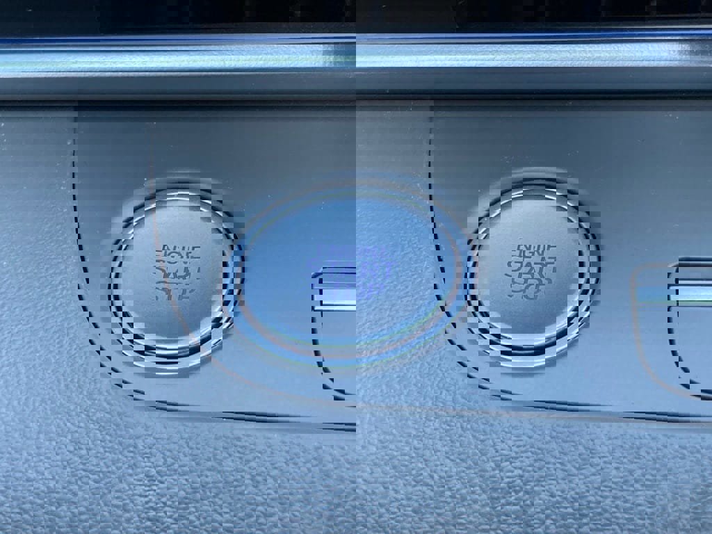 Used 2025 Hyundai Elantra SEL image 24