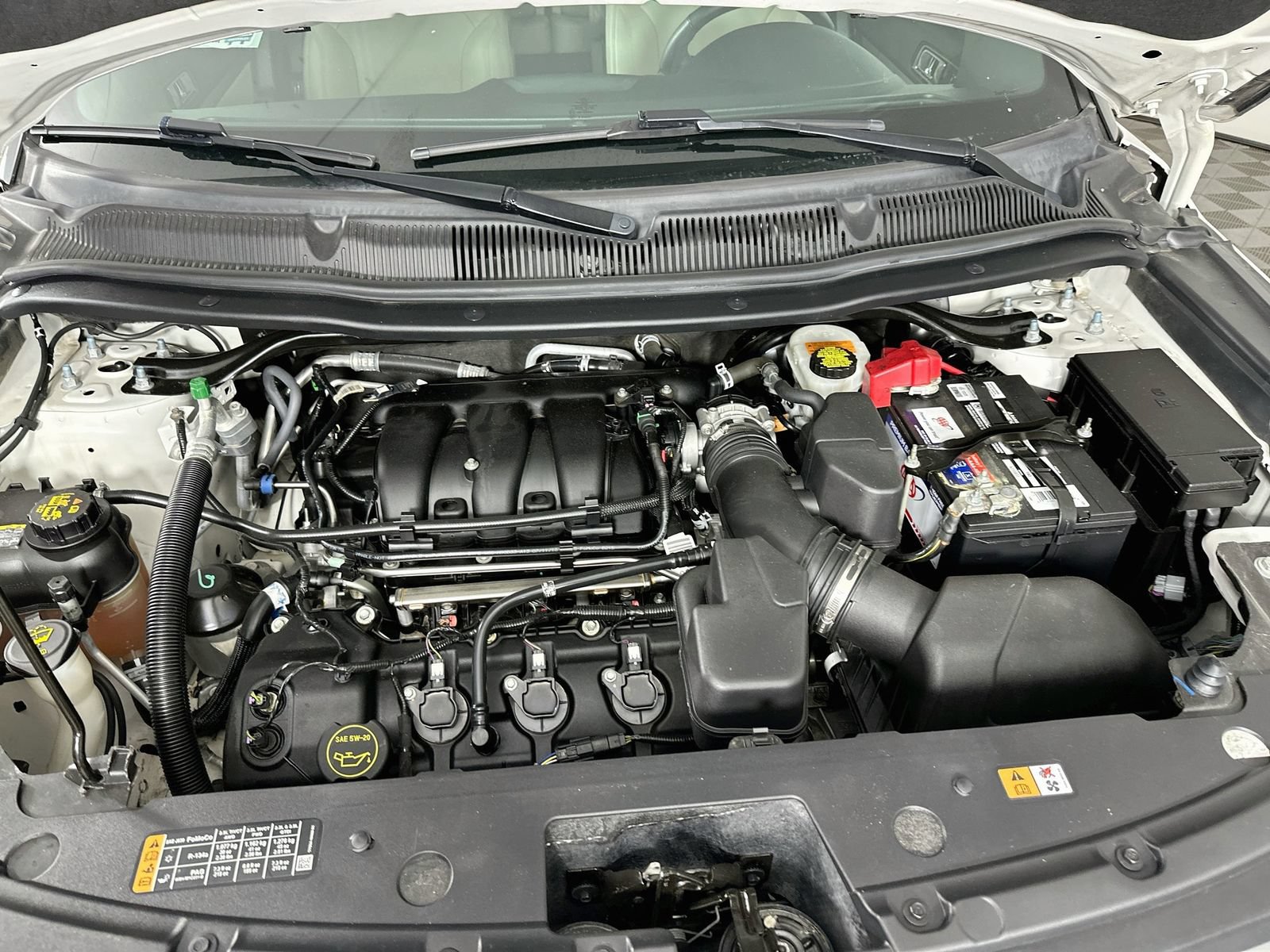 Used 2018 Ford Explorer XLT w/ Equipment Group 202A FWD image 33