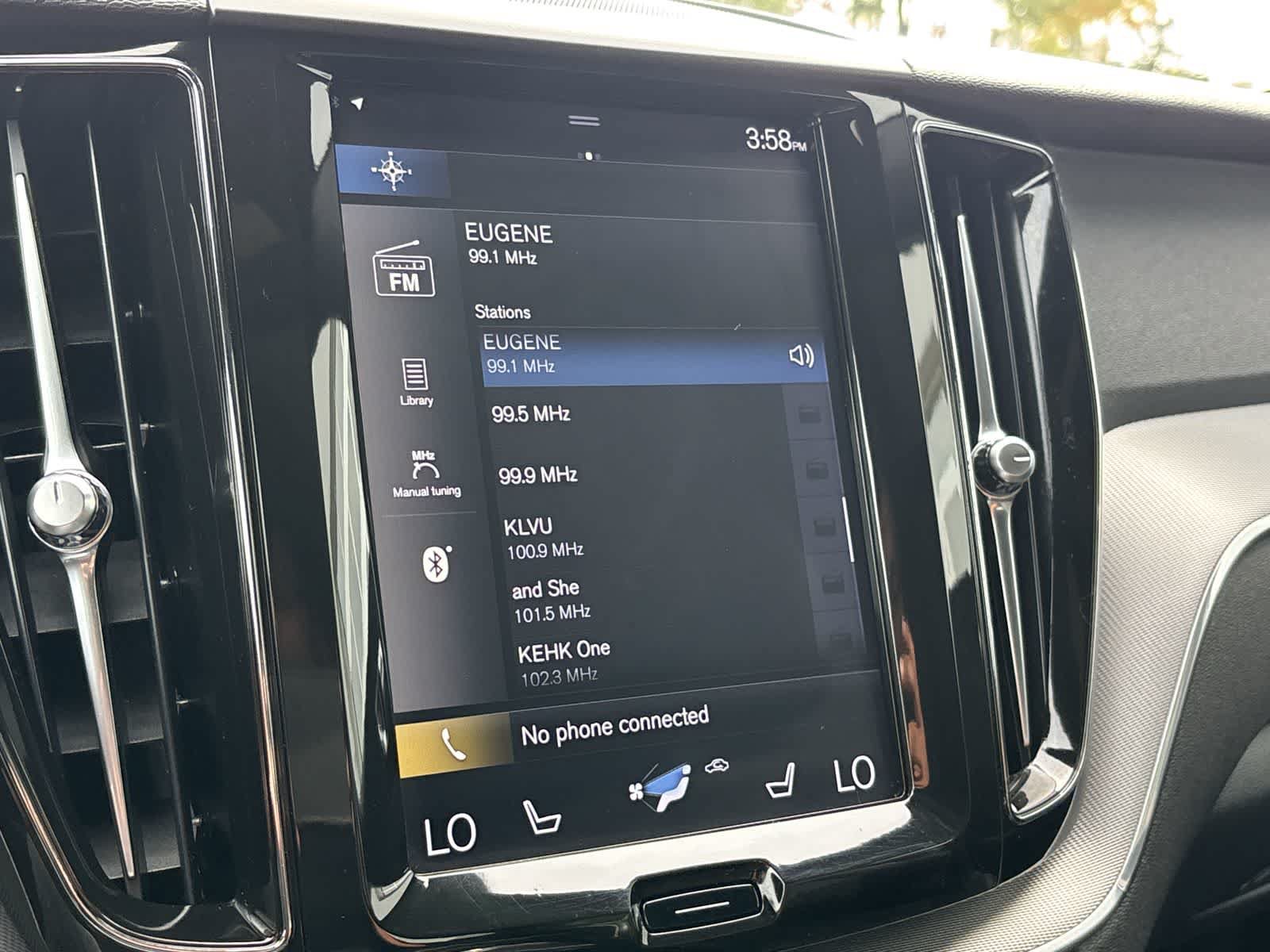 Used 2018 Volvo XC60 T6 R-Design w/ Convenience Package AWD/4WD image 18