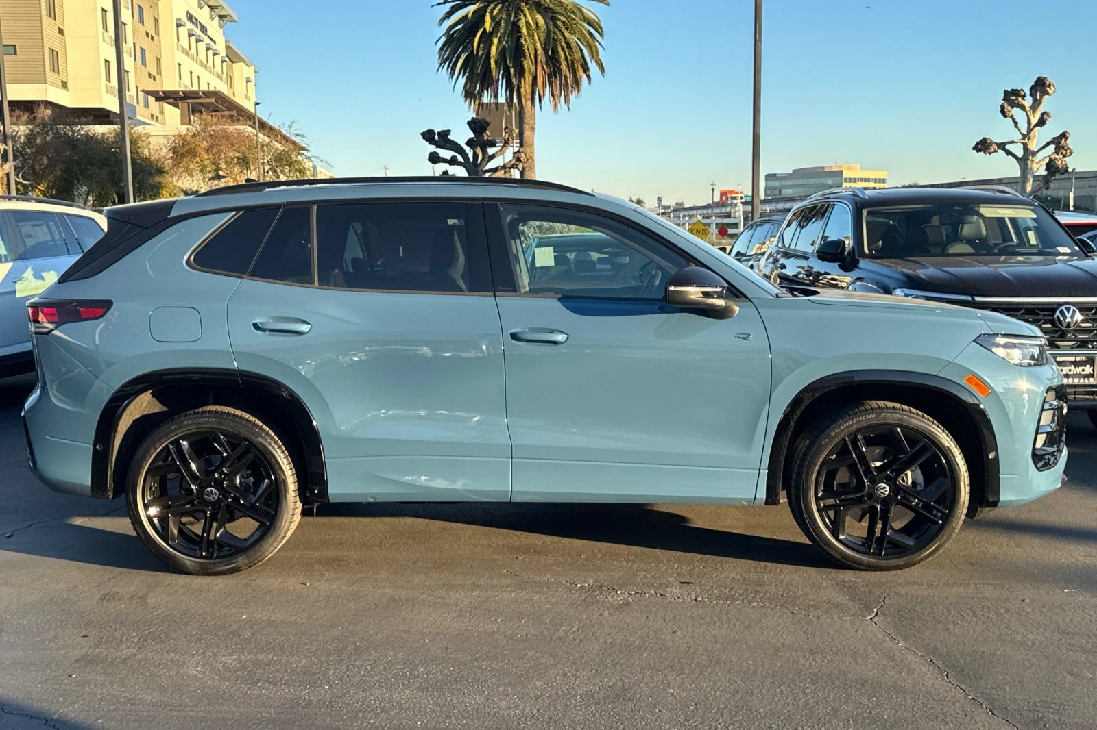 New 2026 Volkswagen Tiguan SE R-Line AWD/4WD image 3