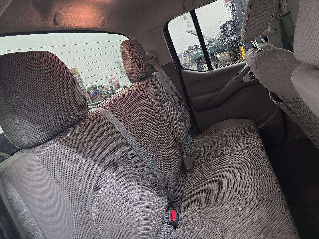 Used 2012 Nissan Frontier SV image 33