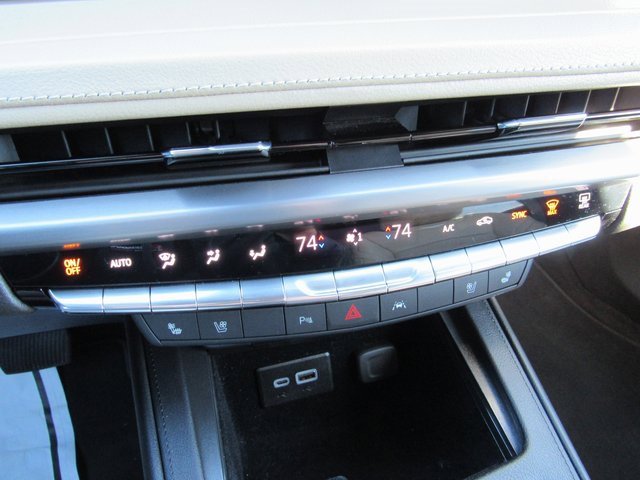 Used 2024 Cadillac XT4 Premium Luxury w/ Technology Package image 17