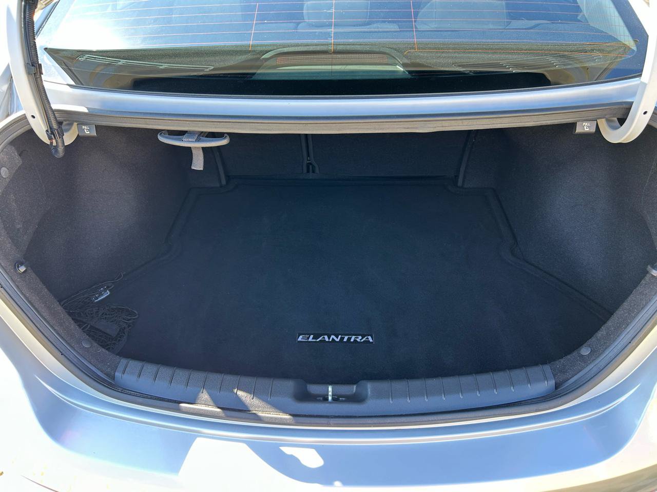 Used 2017 Hyundai Elantra SE FWD image 18