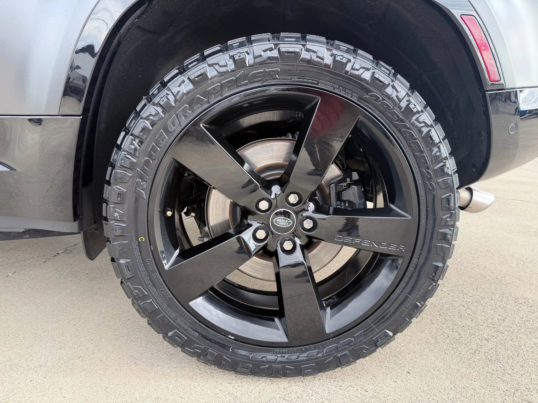 Used 2023 Land Rover Defender 110 V8 image 26