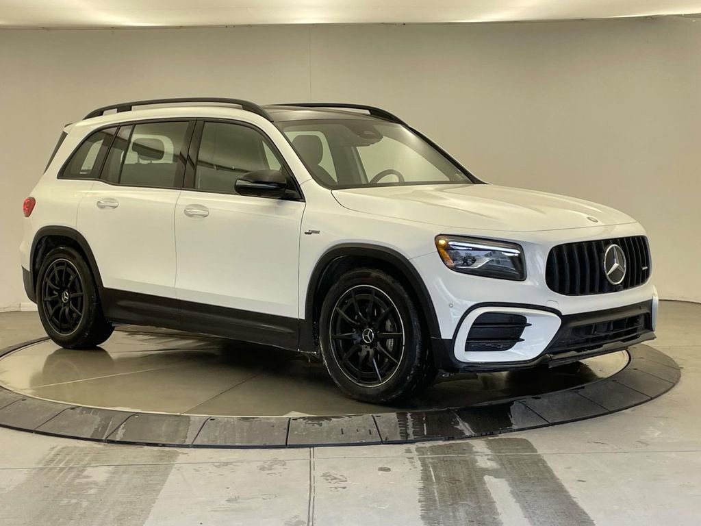 Used 2025 Mercedes-Benz GLB 35 AMG 4MATIC image 9