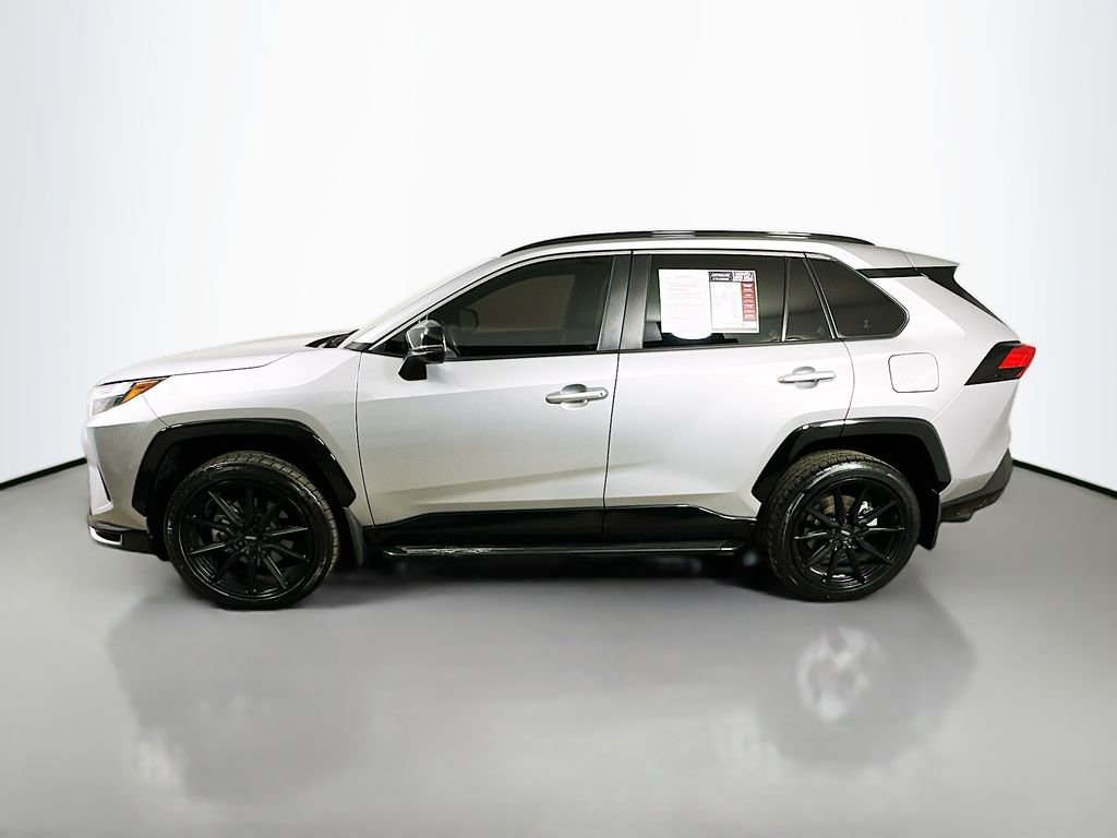 Used 2022 Toyota RAV4 SE w/ Weather & Moonroof Package image 5
