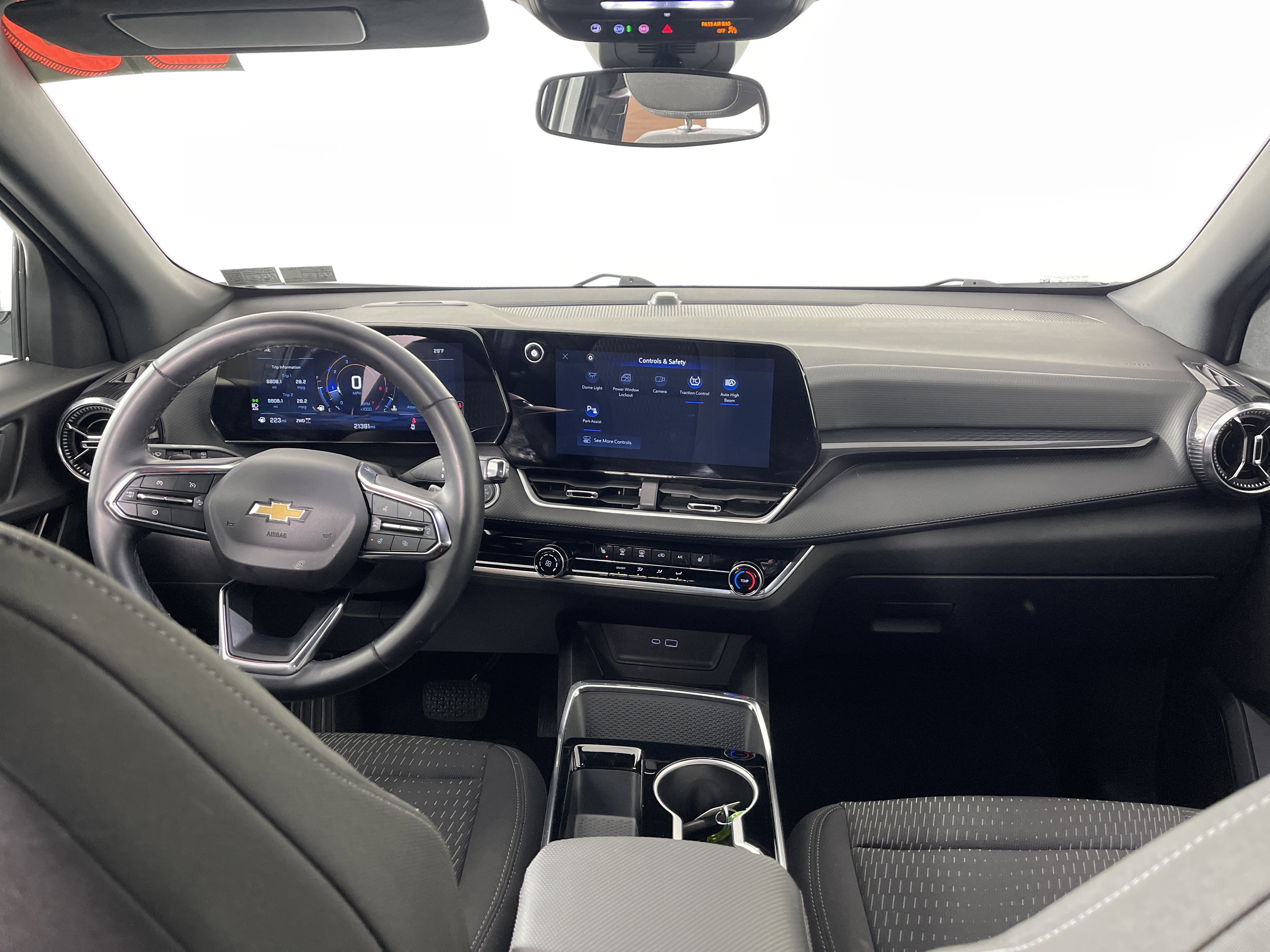 Used 2025 Chevrolet Equinox LT image 14