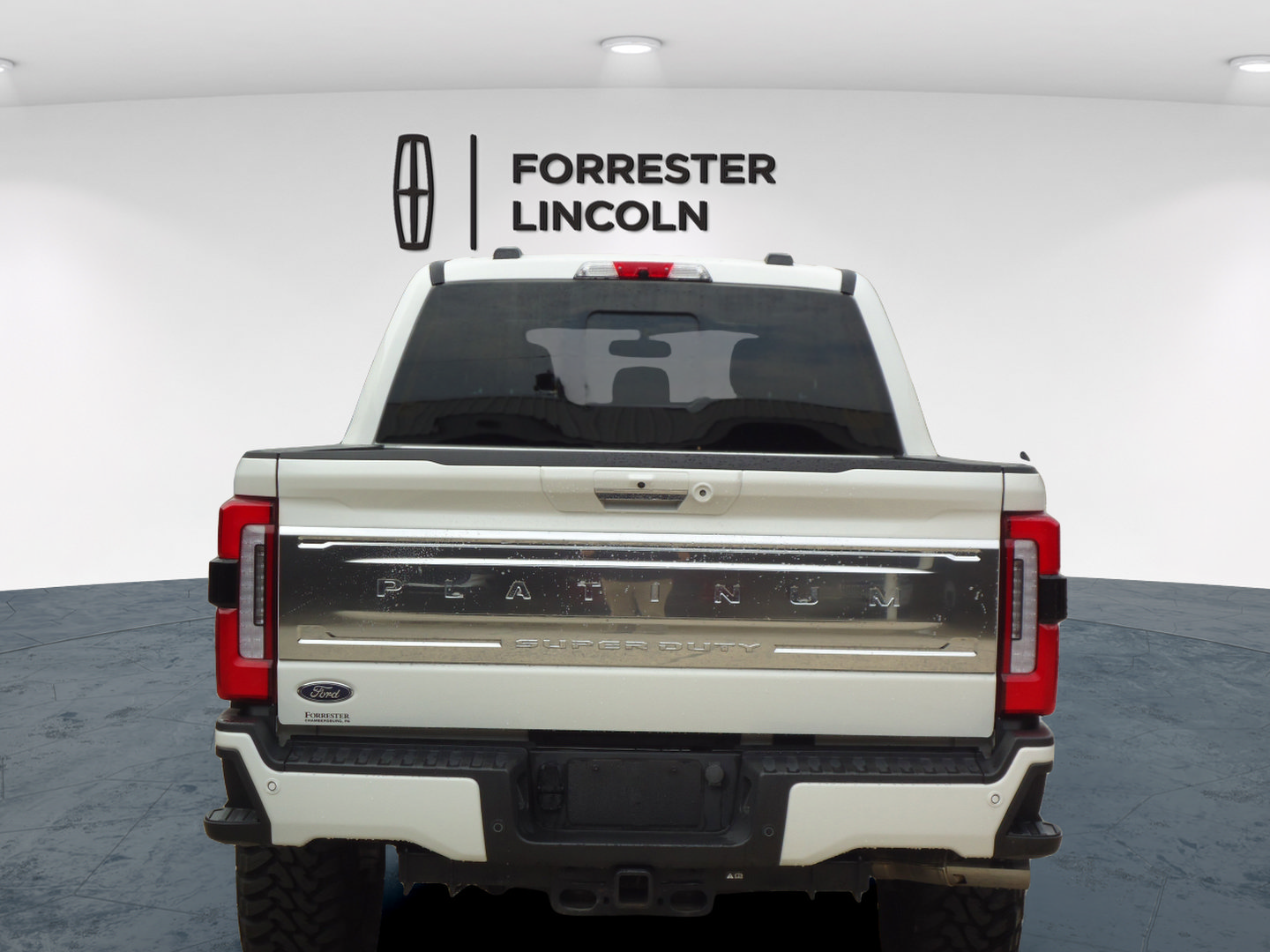 Used 2023 Ford F250 Platinum AWD/4WD image 4
