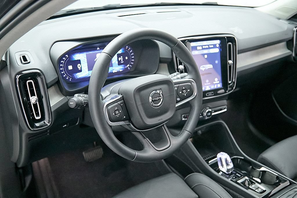 Certified 2023 Volvo XC40 B5 Ultimate w/ Climate Package AWD/4WD image 13