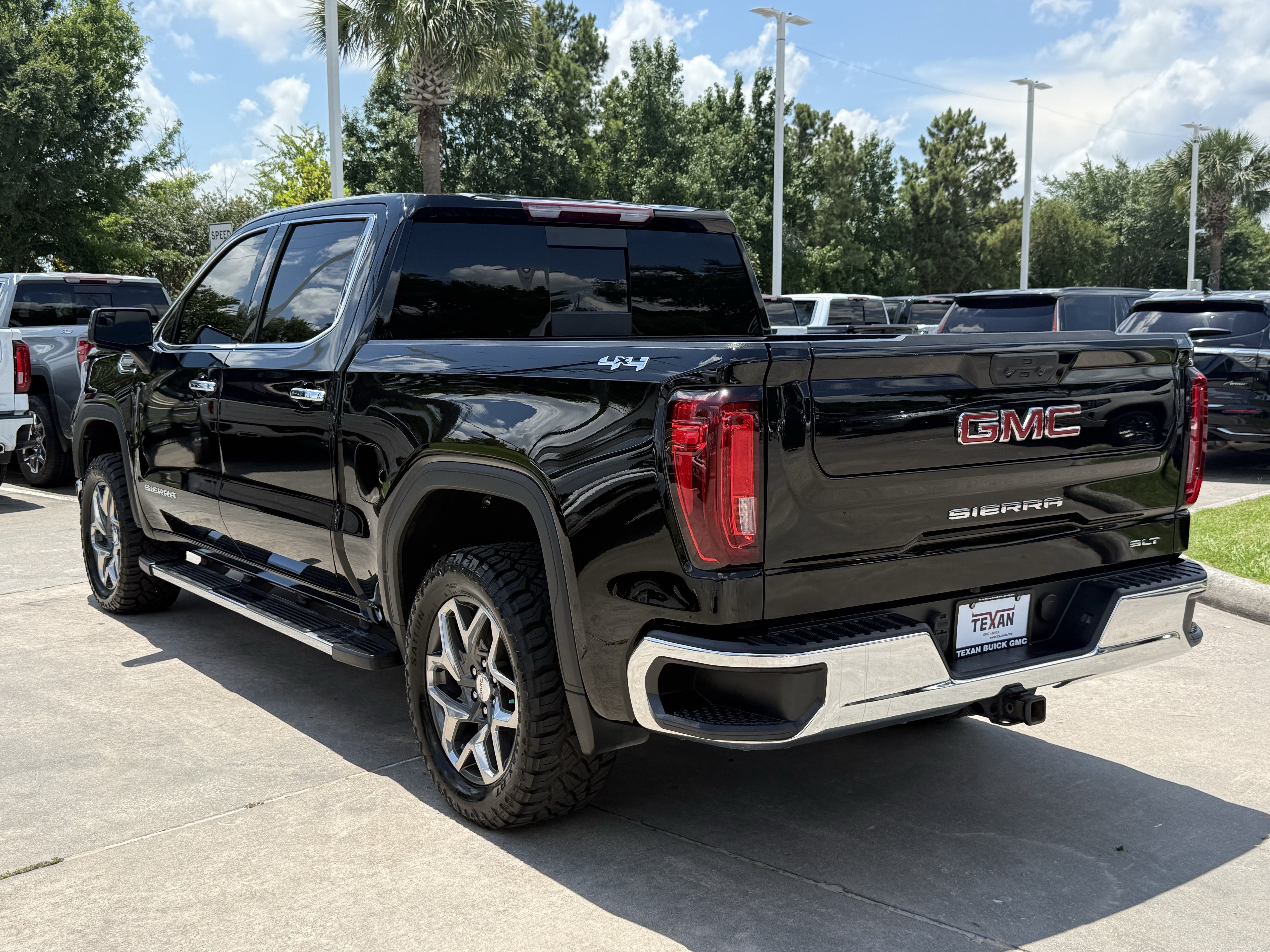 Used 2024 GMC Sierra 1500 SLT AWD/4WD image 7