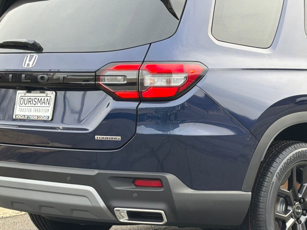 New 2025 Honda Pilot Touring image 6
