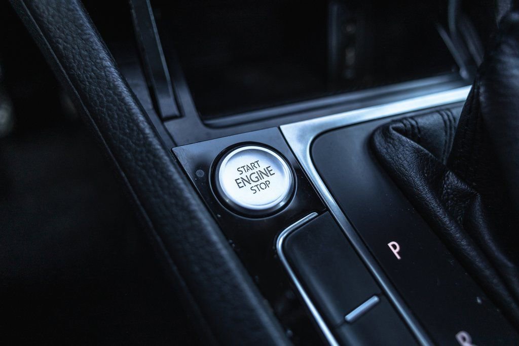 Used 2017 Volkswagen Golf SEL image 16