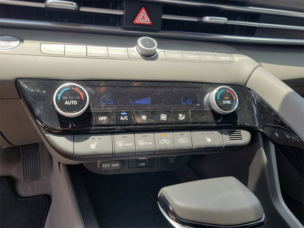 Used 2025 Hyundai Elantra SEL image 25