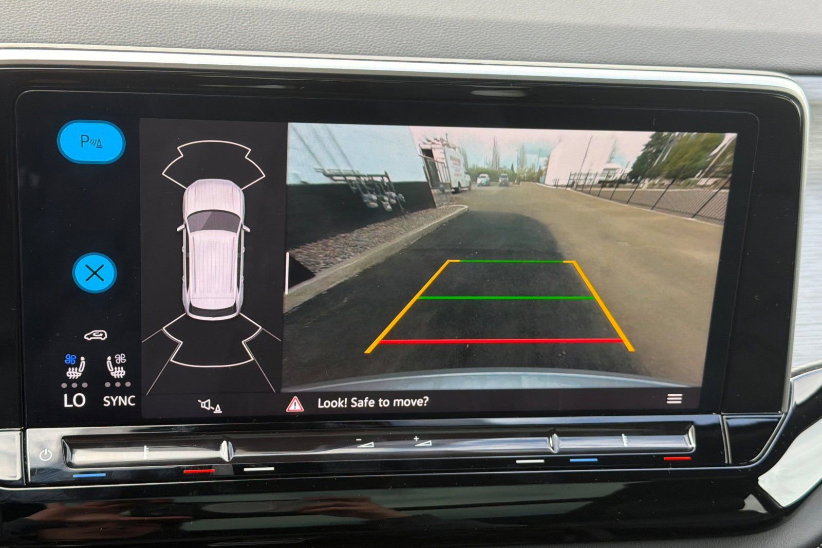 Used 2024 Volkswagen Atlas Cross Sport SE w/ Panoramic Sunroof Package image 19