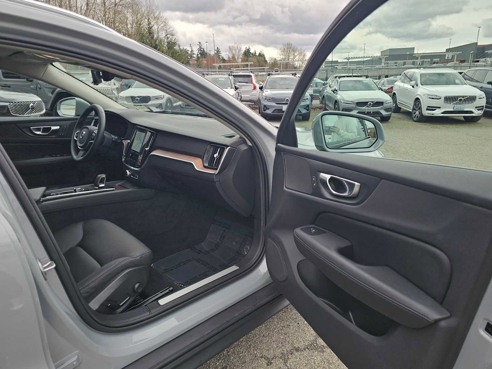 Certified 2025 Volvo V60 B5 Cross Country Plus image 12