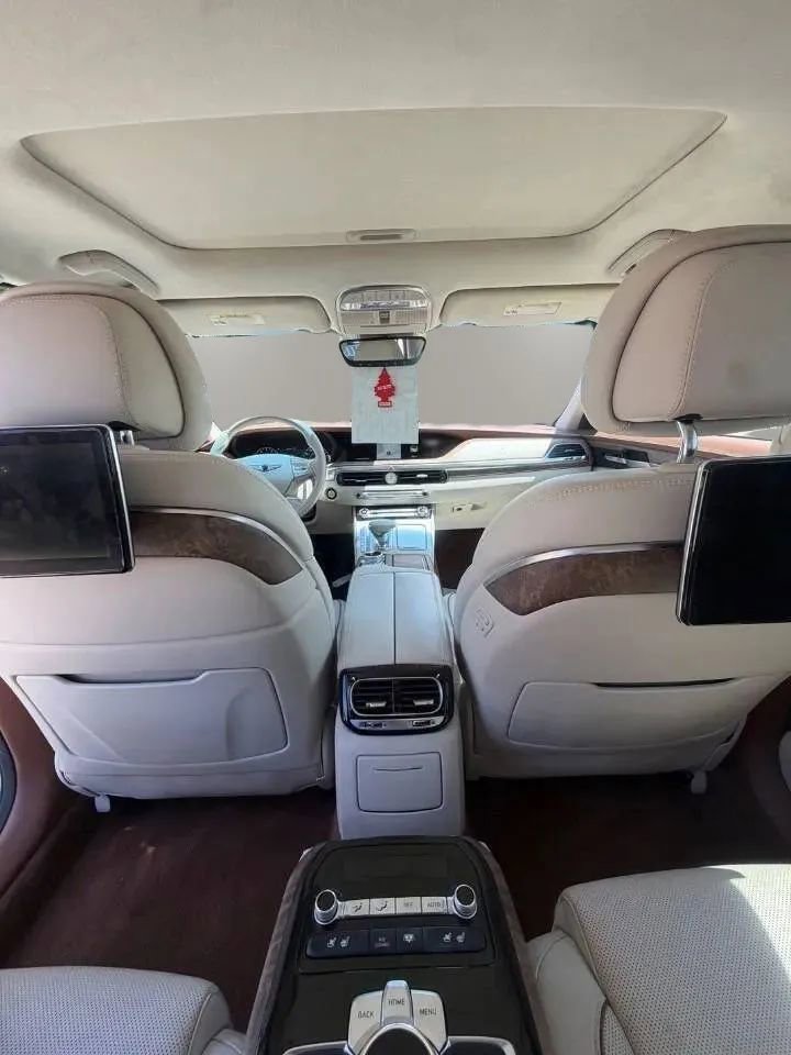 Used 2020 Genesis G90 5.0 Ultimate RWD image 16