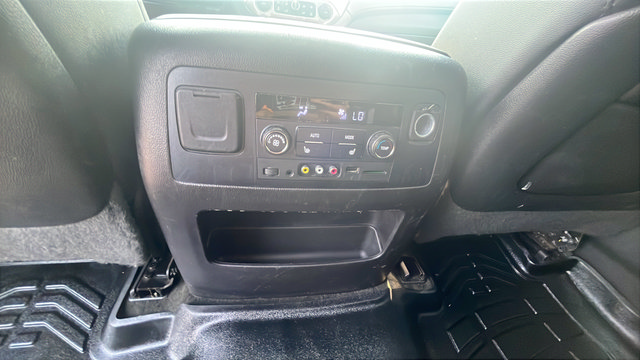 Used 2015 GMC Yukon XL SLT AWD/4WD image 24