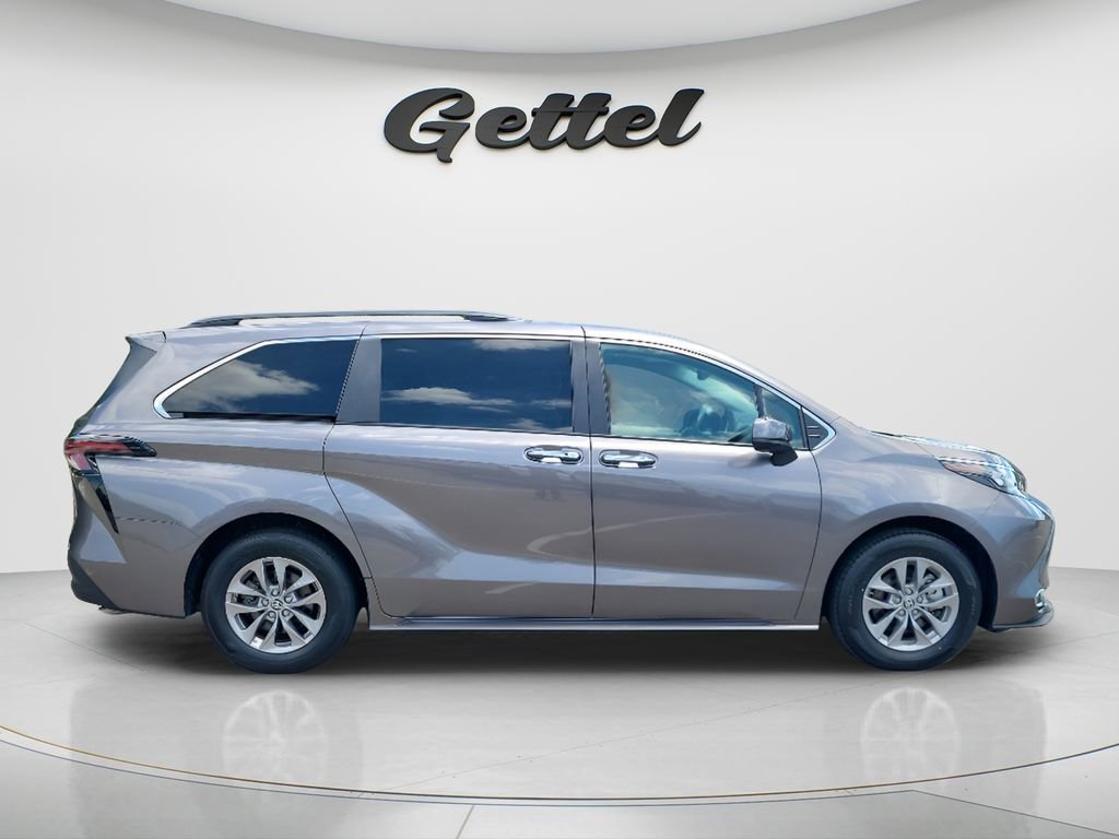 Certified 2024 Toyota Sienna XLE FWD image 4