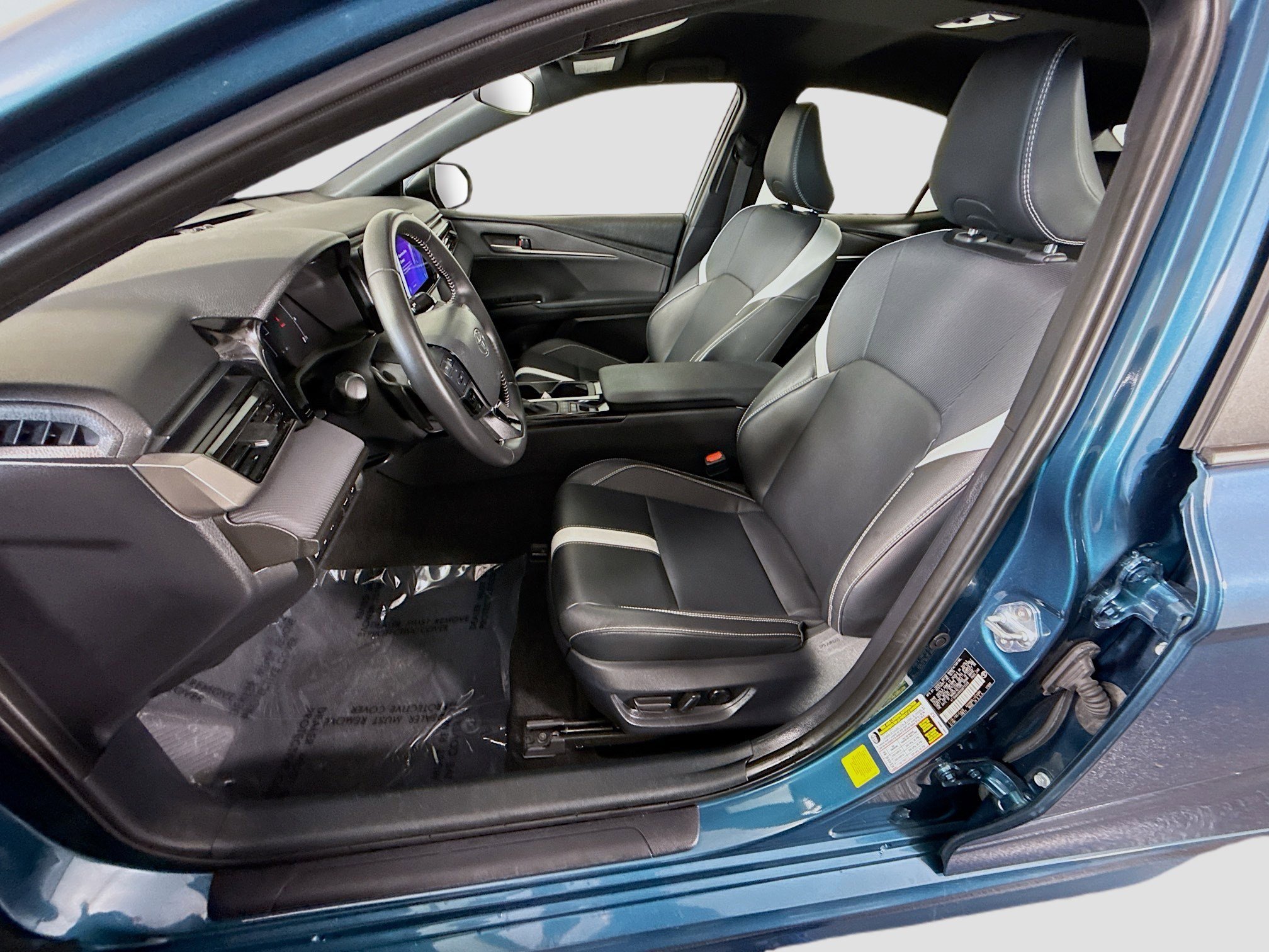 Used 2025 Toyota Camry SE FWD image 22