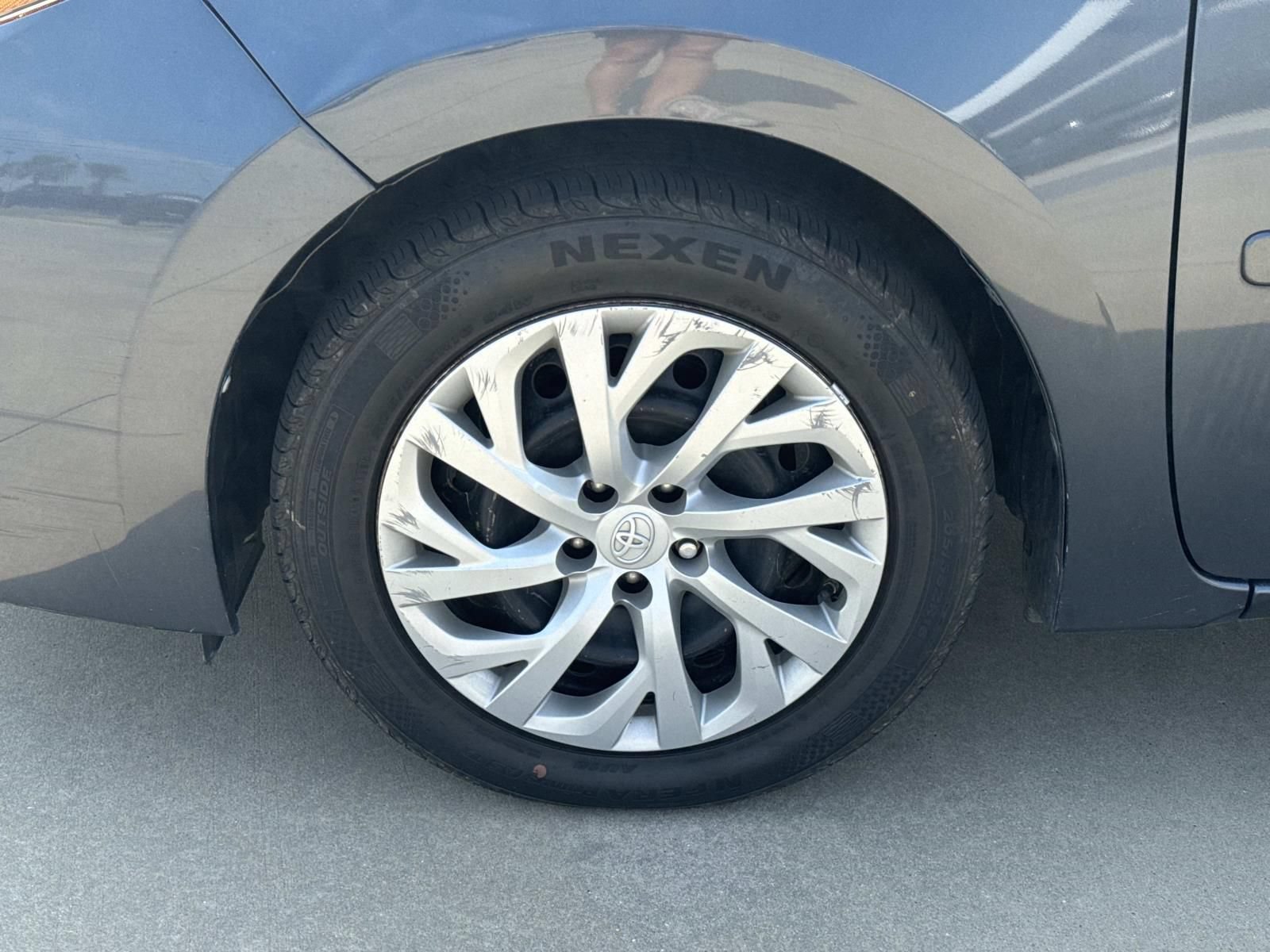 Used 2017 Toyota Corolla LE FWD image 4