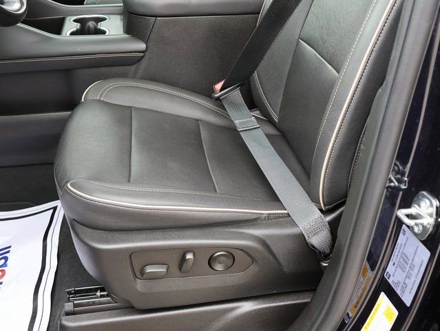 Used 2022 GMC Yukon SLT w/ SLT Premium Package image 44