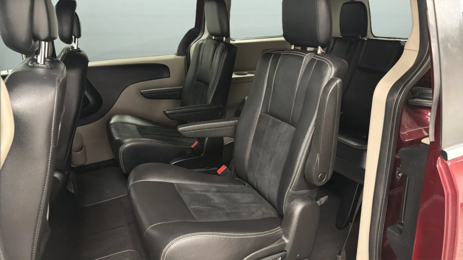 Used 2018 Dodge Grand Caravan SXT FWD image 20