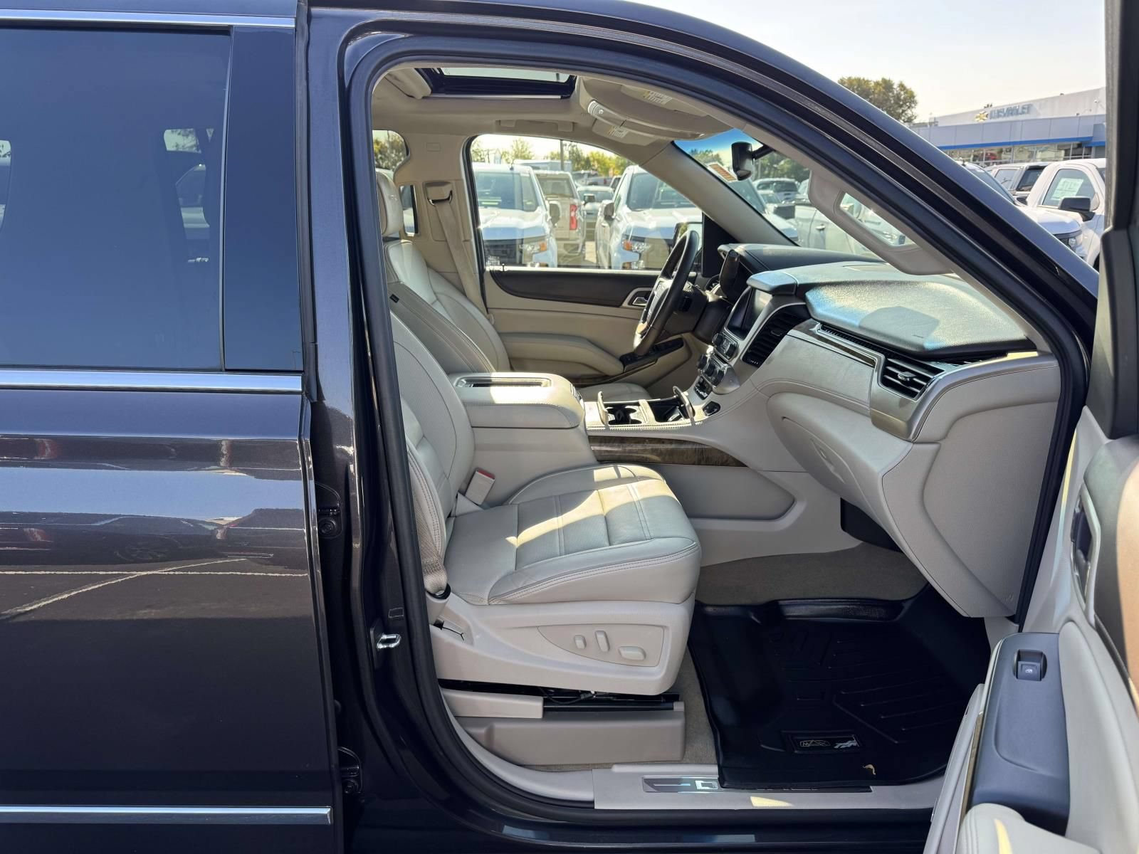 Used 2017 GMC Yukon XL Denali w/ Open Road Package AWD/4WD image 15