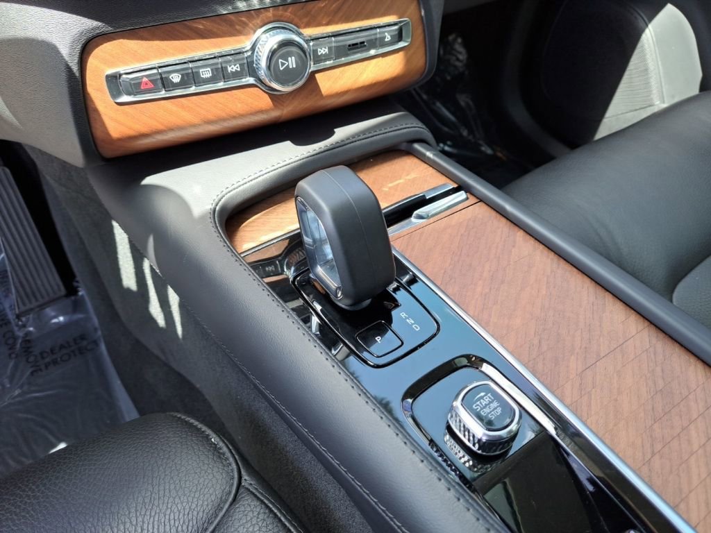 Used 2023 Volvo XC90 B6 Core image 22