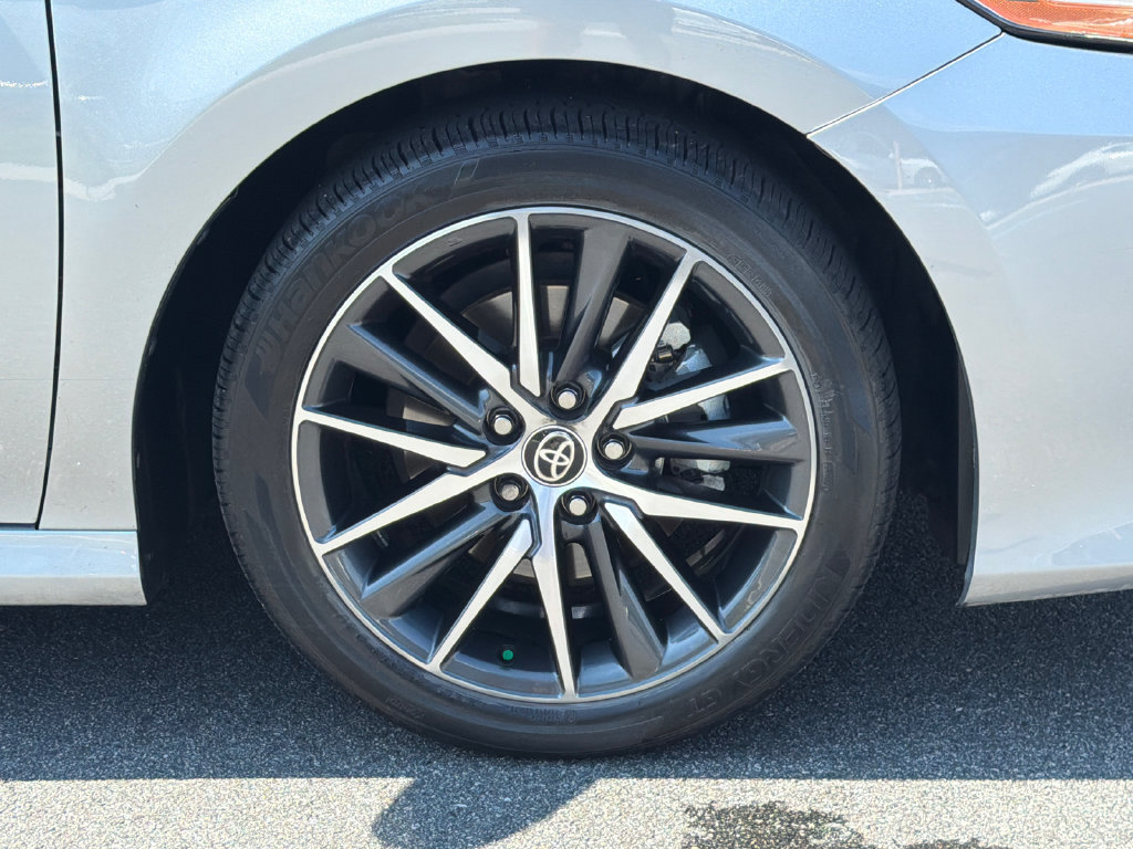 Used 2021 Toyota Camry XLE FWD image 14