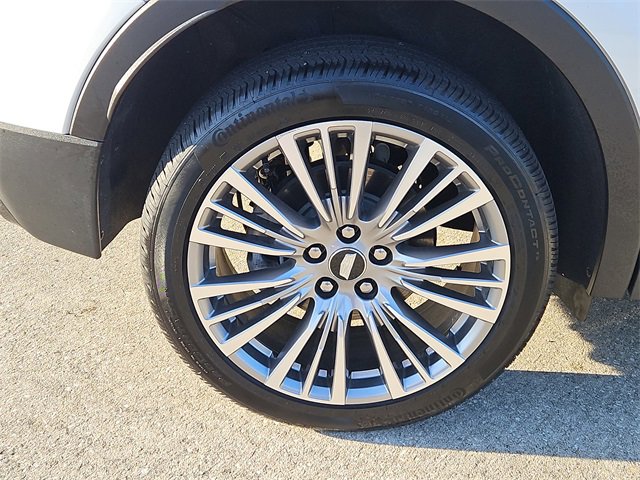 Used 2025 Cadillac XT4 Premium Luxury w/ Cold Weather Package image 5