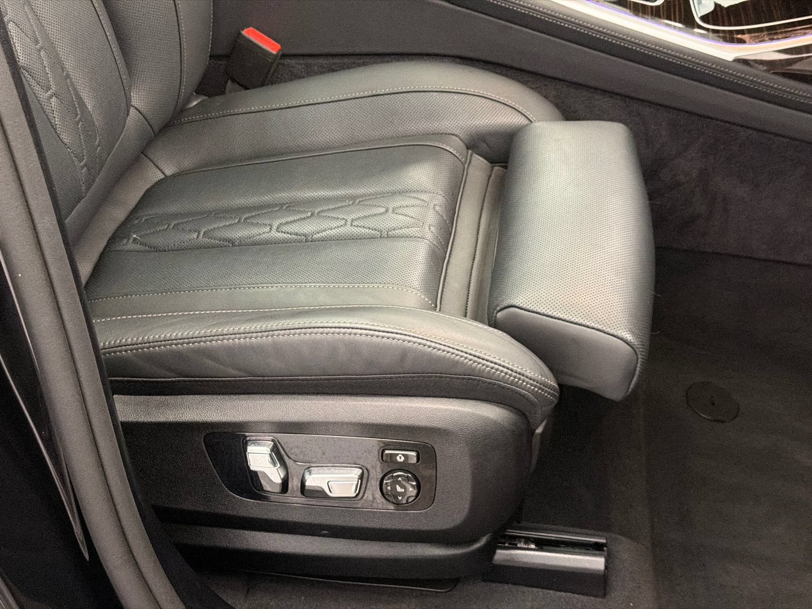 Used 2026 BMW X7 xDrive40i AWD/4WD image 13