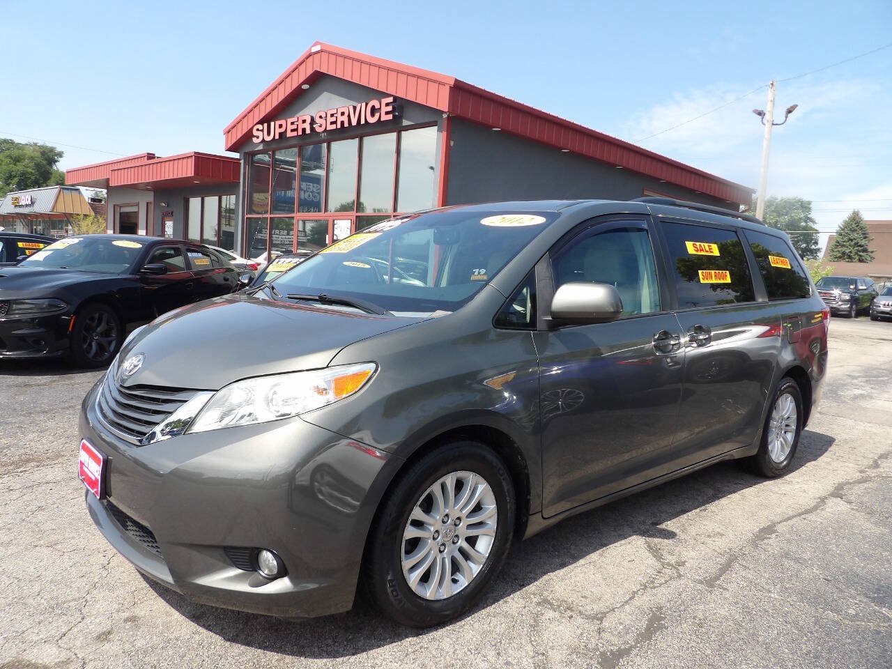 Used 2012 Toyota Sienna XLE FWD image 1