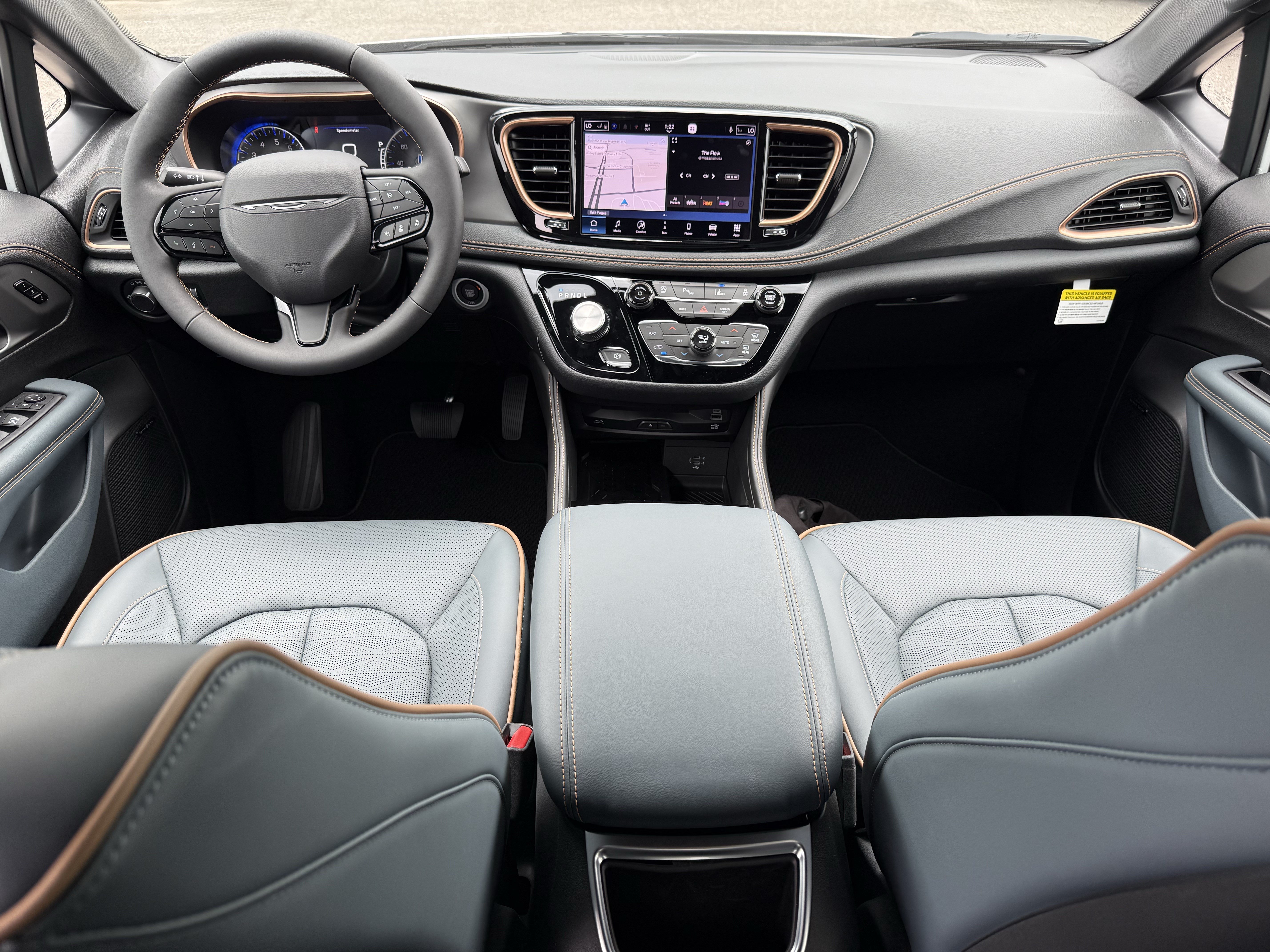 New 2027 Chrysler Pacifica Pinnacle w/ Theater Group FWD image 30